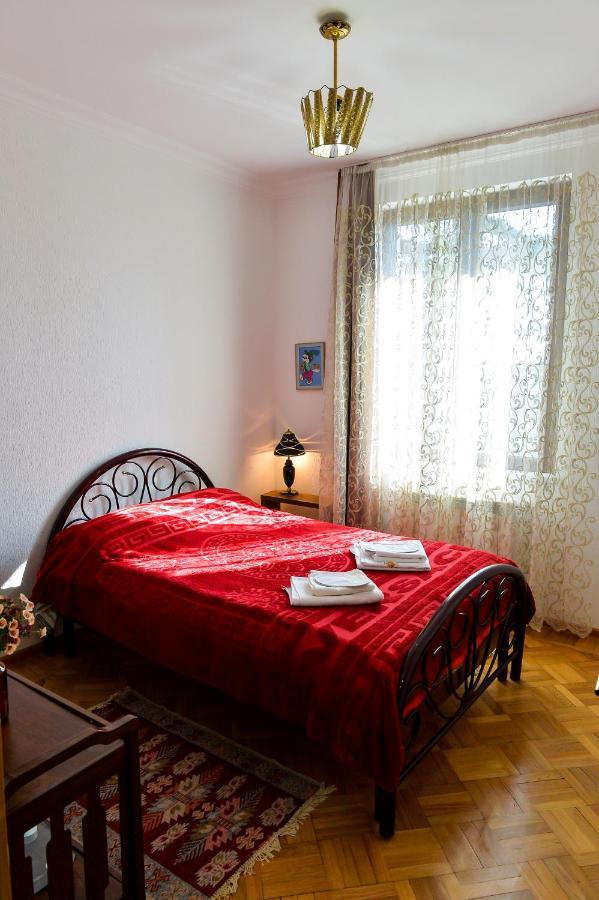 Apartment On Rustaveli Avenue Kutaisi Exterior foto